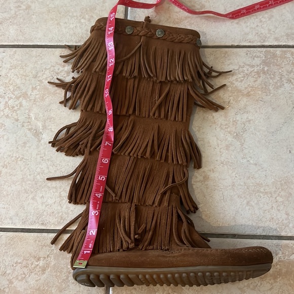 Minnetonka Moccasin 100% Leather 5 Tier Fringe Boots, Sz 6‎ - Picture 11 of 11